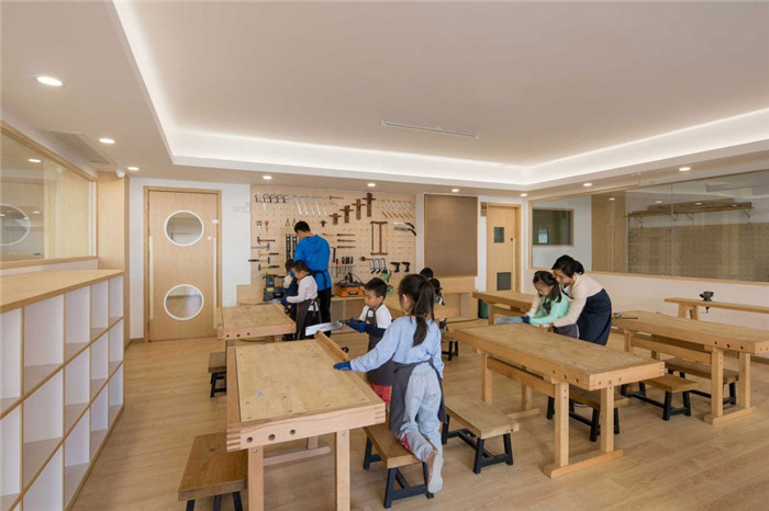 原木色幼兒園教室裝修設(shè)計方案