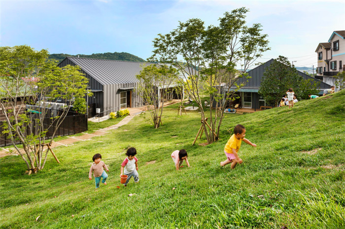 親近自然的榕樹主題幼兒園托兒所裝修設(shè)計案例