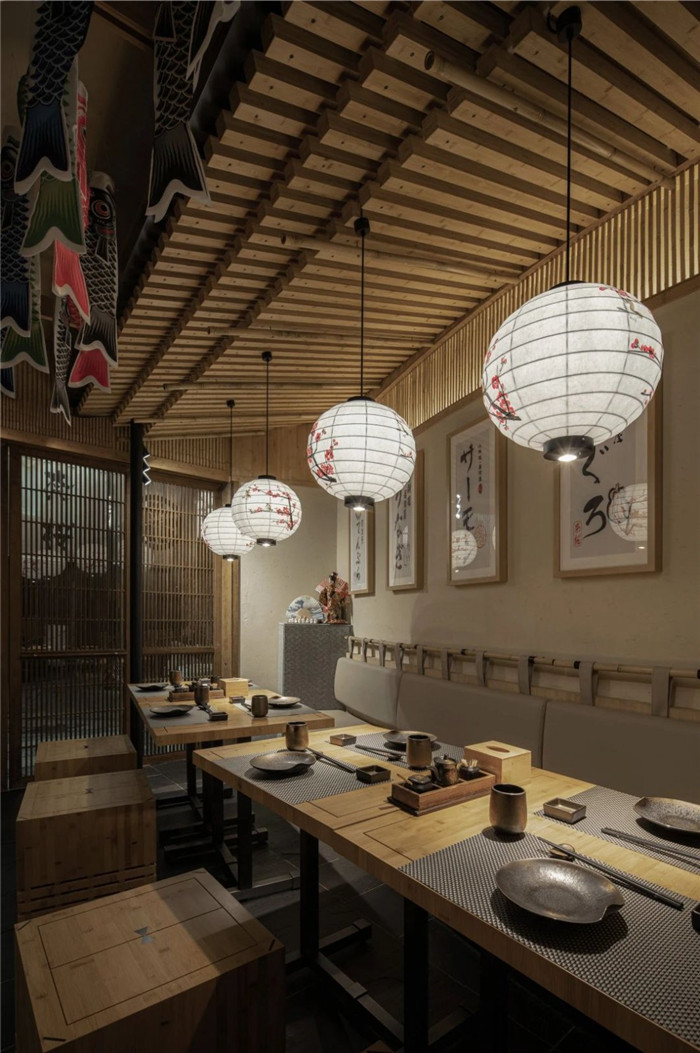 鄭州餐飲裝修公司分享70平日料店創(chuàng)意裝修設(shè)計(jì)方案